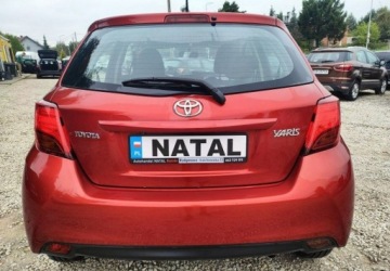 Toyota Yaris III Hatchback 5d Facelifting 1.0 VVT-i 69KM 2015 Toyota Yaris Lift Tylko 50.000km Bogata wersja KameraZarejestrowana, zdjęcie 2