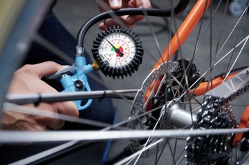 Pistolet do pompowania kół opon HAZET z manometrem