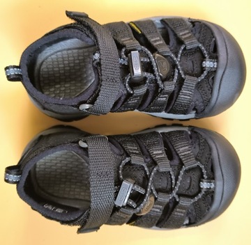 КАРТОННАЯ КОРОБКА СМЕСЬ ДЕТСКАЯ ОДЕЖДА И АКСЕССУАРЫ | PUMA, GEOX, KEEN 33 шт.