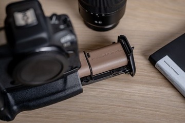 Аккумуляторная ручка Newell BG-R10 для Canon EOS R5/R6