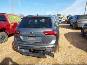 Volkswagen Tiguan II 2022 Volkswagen Tiguan 2022 Volkswagen Tiguan 2.0T SE R-Line Black FWD 2.0 184KM, zdjęcie 3