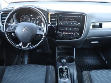 Mitsubishi Outlander III SUV Facelifting 2015 2.0 MIVEC 150KM 2016 Mitsubishi Outlander 2.0, Salon Polska, 4X4, zdjęcie 6