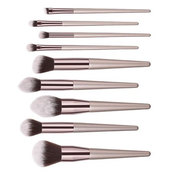 Профессиональные кисти для макияжа.