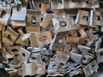 СТОЙКА СЦЕПКИ, КРЕПЛЕНИЕ ДЕРЖАТЕЛЯ ЗАПАСНОГО КОЛЕСА