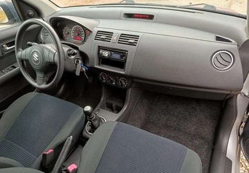 Suzuki Swift IV Hatchback 5d 1.3 92KM 2010 Suzuki Swift Suzuki Swift 2010 1.3 16V Klima Bezwypadkowy 1.3 Benzyna 92KM, zdjęcie 25