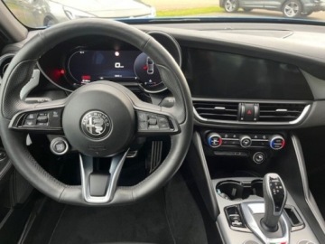 Alfa Romeo Giulia II Sedan Facelifting 2023 2.0 GME Turbo 280KM 2025 ALFA ROMEO Giulia Turbo Veloce Q4 Sedan 2.0 (280KM) 2025, zdjęcie 7