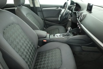 Audi A3 8V Hatchback 3d 1.6 TDI clean diesel 110KM 2015 Audi A3 1.6 TDI, Automat, Navi, Xenon, Bi-Xenon, zdjęcie 6