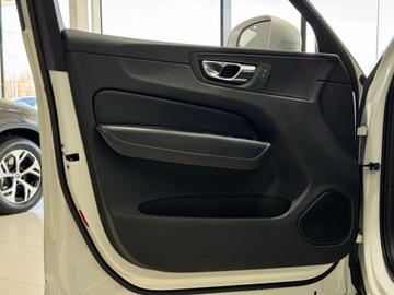 Volvo XC60 II Crossover D3 150KM 2018 Volvo XC 60 R-Design / LED / IntelliSafe / Salon P, zdjęcie 10