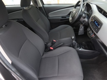 Toyota Yaris III Hatchback 5d Facelifting 2017 1.5 Dual VVT-iE 111KM 2019 Toyota Yaris 1.5 Dual VVT-i, Salon Polska, zdjęcie 8