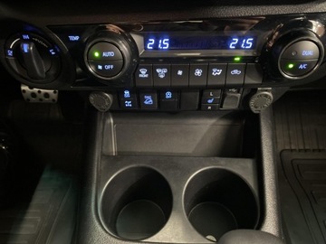 Toyota Hilux VIII Podwójna kabina Facelifting 2.8 D-4D 204KM 2023 Toyota Hilux 2.8 D-4D Double Cab GR Sport 4x4 Toyo, zdjęcie 17