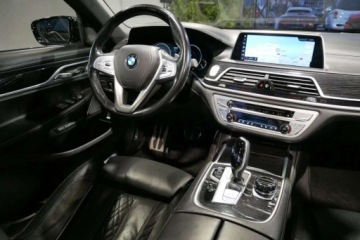 BMW Seria 7 G11-G12 Sedan 750i 450KM 2018 BMW Seria 7 Pneumat M Pakiet HeadUp Radar Dociagi Masaz Wentyl Harman Bezwp, zdjęcie 18