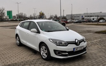 Renault Megane III Grandtour Facelifting 2013 Energy TCe 115KM 2015 Renault Megane 2015 r. Bezwypadkowy 1.2 Benzyna 115KM, zdjęcie 5