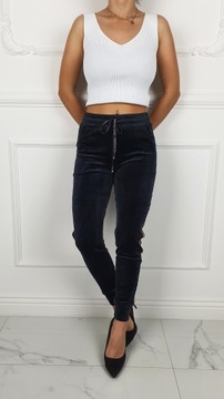 # БАРХАТНЫЕ СПОРТИВНЫЕ БРЮКИ ЖЕНСКИЕ, ЗОЛОТЫЕ ПОЛОСКИ #