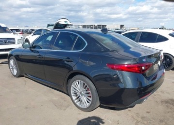 Alfa Romeo Giulia II 2018 Alfa Romeo Giulia 2018r., Ti Lusso Awd, 2L, od ubezpieczalni 2.0 Benzyna, zdjęcie 2