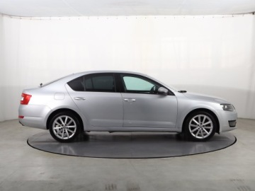 Skoda Octavia III Liftback 1.6 TDI CR DPF 110KM 2015 Skoda Octavia 1.6 TDI, Salon Polska, Xenon, zdjęcie 5