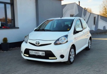 Toyota Aygo I Hatchback 5d Facelifting 1.0 VVT-i 68KM 2012 Toyota Aygo 1,0 Klima 68 km Benzyna 68KM