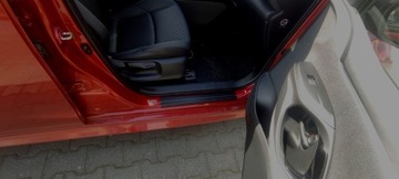 LIŠTA VRSTVA  NA PRAHY DO TOYOTA YARIS IV (2020-