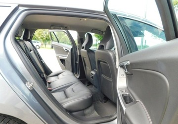 Volvo V60 I Kombi Facelifting 2.0 D3 DRIVE-E 150KM 2018 Volvo V60 z Gwarancja BLiS LCD Zegary Skora Fotele Profilowane 2.0 Diesel, zdjęcie 10