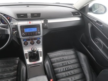 Volkswagen Passat B6 Variant 2.0 TDI PD-DPF 140KM 2006 VW Passat 2.0 TDI, HAK, Klima, Klimatronic,ALU, zdjęcie 7