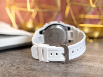 MĘSKI ZEGAREK CASIO DW-B5600SF-7ER BIAŁY BLUETOOTH 200M Z PUDEŁKIEM