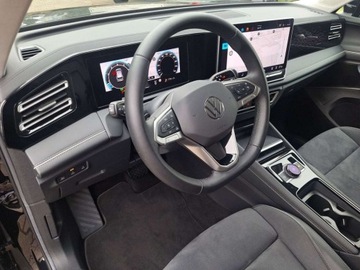 Volkswagen Tiguan II SUV Facelifting 1.5 TSI 150KM 2024 Volkswagen Tiguan serwis ASO 1.5eTSI 150KM bezwyp pakiet MatrixLED kamera3, zdjęcie 10