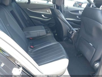 Mercedes Klasa E W213 2019 Mercedes-Benz Klasa E 2019 Mercedes-Benz E-Class E 300 RWD Sedan 2.0 241KM, zdjęcie 9