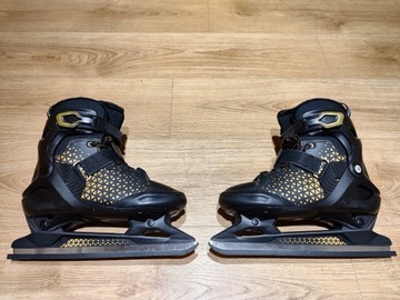 Коньки Oxelo 39, нерегулируемые, дополнительно заточены в Decathlon.