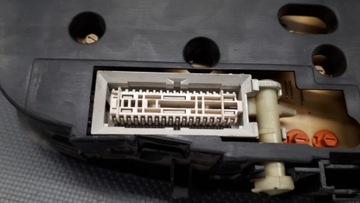 351177000 PŘÍSTROJOVÁ DESKA BUDÍK OPEL ASTRA G 2.0 03R