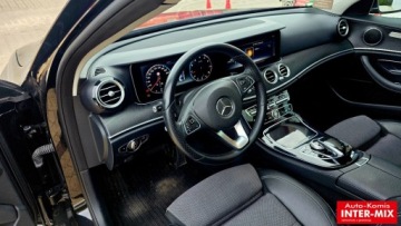 Mercedes Klasa E W213 Limuzyna 2.0 250 211KM 2017 Mercedes-Benz Klasa E E250 Zarejestrowany 2.0 Benzyna 210KM, zdjęcie 19