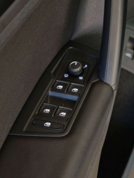 Volkswagen Tiguan II SUV Facelifting 2.0 TDI 150KM 2022 Volkswagen Tiguan Elegance 2.0 TDI 150KM DSG Salon PL Matrix Pakiet ser, zdjęcie 21