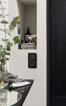 BERKER Q.x Передняя панель для подключения кабеля белая 10196089 HAGER