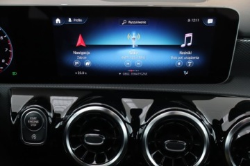 Mercedes Klasa A W177/V177 Hatchback 1.3 200 163KM 2018 Mercedes A A 200, Skóra, Navi, Klima, Klimatronic, zdjęcie 17