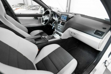 Mercedes Klasa C W204 Limuzyna AMG 63 AMG 457KM 2009 Mercedes C 63 AMG Stan Idealny. Bezwypadkowy. ASO., zdjęcie 21