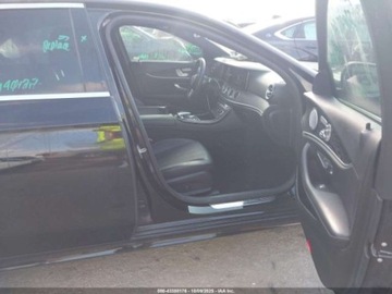 Mercedes Klasa E W213 2019 Mercedes-Benz Klasa E 300, 2019r., 2.0L 2.0 Benzyna 241KM, zdjęcie 8