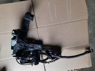 Ford Fiesta mk8 Zamek prawy przedni Europa