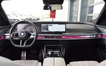 BMW Seria 7 G70 Sedan 3.0 40d 299KM 2023 BMW Seria 7 740d 300KM xDrive Individual Bowers Wilkins M Pakiet Salon PL, zdjęcie 12