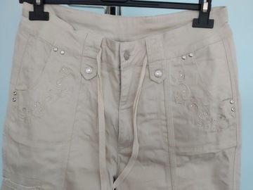 Beżowe spodnie rybaczki z haftem i cekinami 33 XL