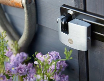 Навесной штыревой замок YALE, дужка из бористой стали Y124B/70/115/1, самозащелкивающаяся