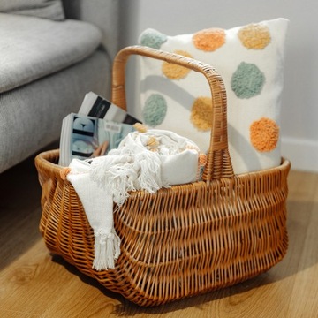 Большая голландская плетеная корзина для пикника с ручкой.