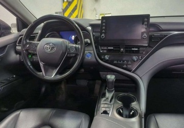 Toyota Camry IX Sedan 2.5 Hybrid Dynamic Force 218KM 2021 Toyota Camry Salon Polska Automat Navi Kamera Led 1 Wlasciciel FV23, zdjęcie 9