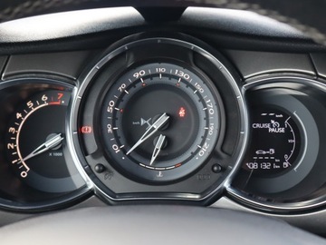 DS 3 Hatchback Facelifting 2016 1.2 PureTech 82KM 2016 DS 3 1.2 PureTech, Klima, Tempomat, zdjęcie 10
