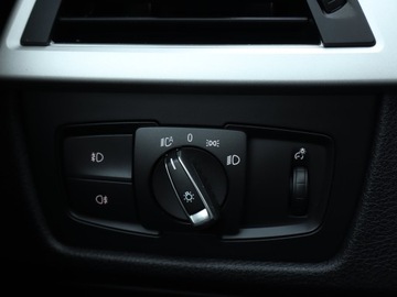 BMW Seria 3 F30-F31-F34 Limuzyna 2.0 318d 143KM 2013 BMW 3 318 d, Navi, Xenon, Bi-Xenon, Klima, zdjęcie 18