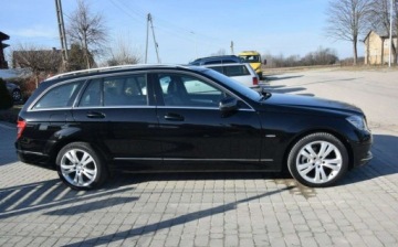 Mercedes Klasa C W204 Limuzyna 1.8 200 CGI BlueEFFICIENCY 184KM 2009 Mercedes-Benz Klasa C 1.8 Kompresor Automat PDC Sprowadzony 1.8 Benzyna, zdjęcie 9