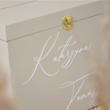 Большая бежевая коробка для КОНВЕРТОВ, белые буквы МИЛЛЕ свадьба.