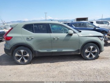 Volvo XC40 2023 Volvo XC 40 B5 Plus Bright Theme 2023 2.0l 2.0 Benzyna 247KM, zdjęcie 6