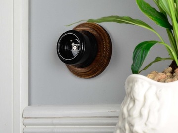 РОЗЕТКА РЕТРО ЛОФТ КЕРАМИЧЕСКАЯ 230В ПОВЕРХНОСТЬ ЧЕРНАЯ