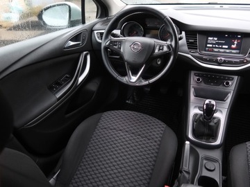 Opel Astra J GTC 1.6 CDTI Ecotec 110KM 2018 Opel Astra 1.6 CDTI, Salon Polska, Serwis ASO, zdjęcie 6