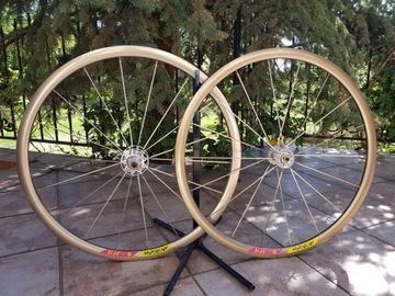 Колеса 700C, ступицы TOMO, диски RIGIDA DP18.