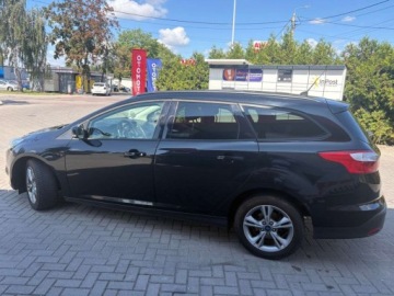Ford Focus III Kombi 1.6 Duratorq TDCi DPF 115KM 2013 Ford Focus 1.6 TDCI 115KM Super Stan lift Import Raty Oplaty 1.6 115KM, zdjęcie 20