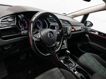 Volkswagen Touran III 1.4 TSI 150KM 2017 VOLKSWAGEN Touran 1.4 TSI Highline DSG 7os. 150KM 2017, zdjęcie 8